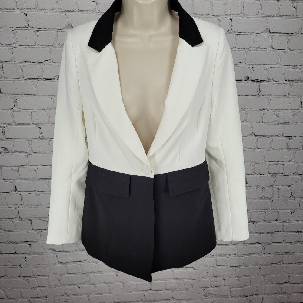 NWT Bebe Black & White Woven Twill Colorblock Notch Stretch Jacket Blazer Size 2